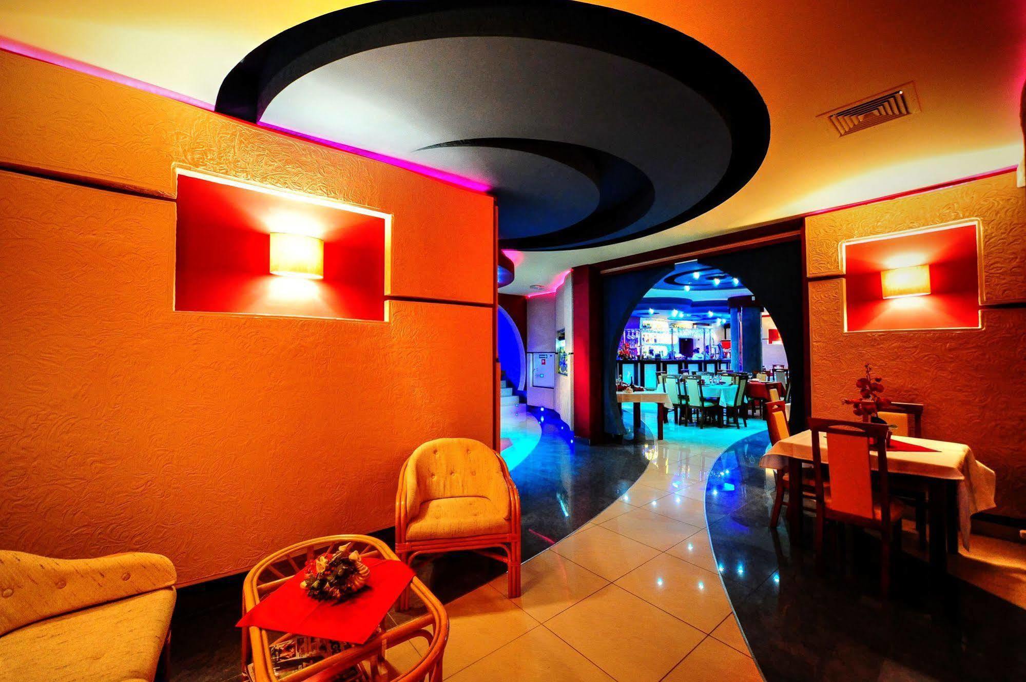 Hotel Spinaker Łeba Extérieur photo